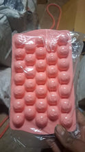 Load image into Gallery viewer, Plastic Reusable Flexible Round Ice Cube Trays